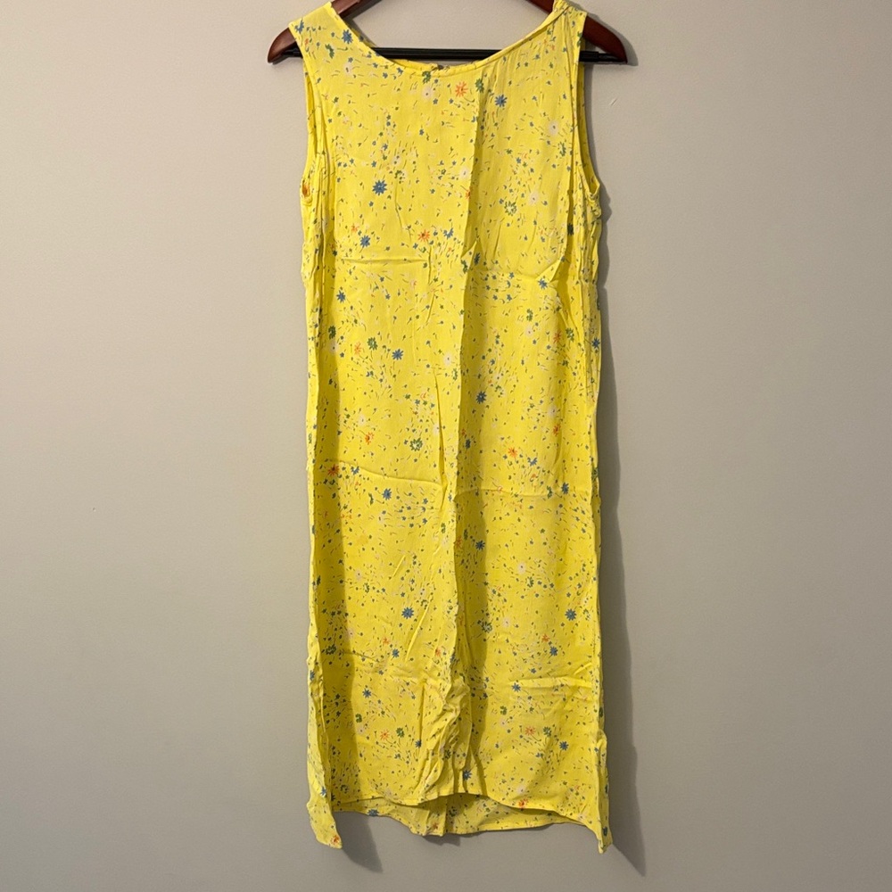 LAST CHANCE : Vibrant Yellow Sleeveless Midi Dress
